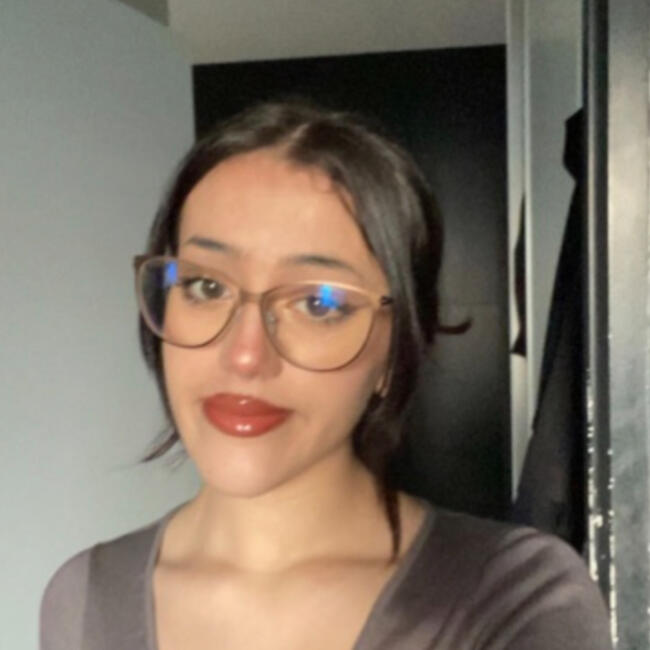 Babysitter in Paris: Noor