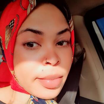 Babysitter in Sharjah city: Ms. Krystal.