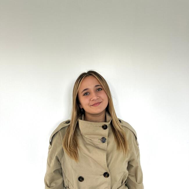 Babysitter in Saint-André-des-Eaux: Pauline