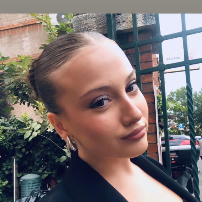 Babysitter in Rome: Sara