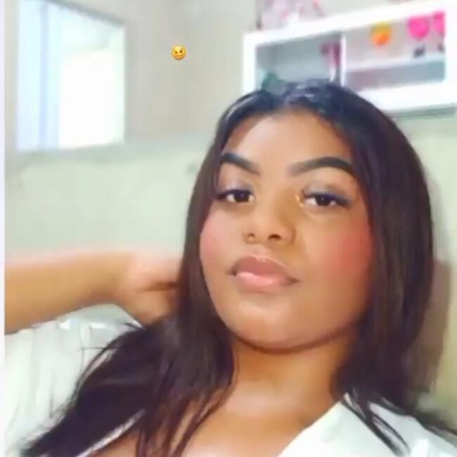 Babá em Magé: Iris