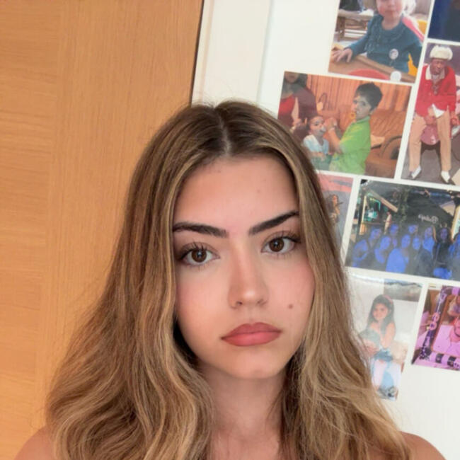 Babysitter in Milton Keynes: Sienna