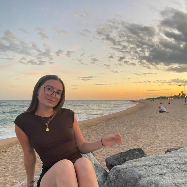 Babysitter in Fretin: Aylina