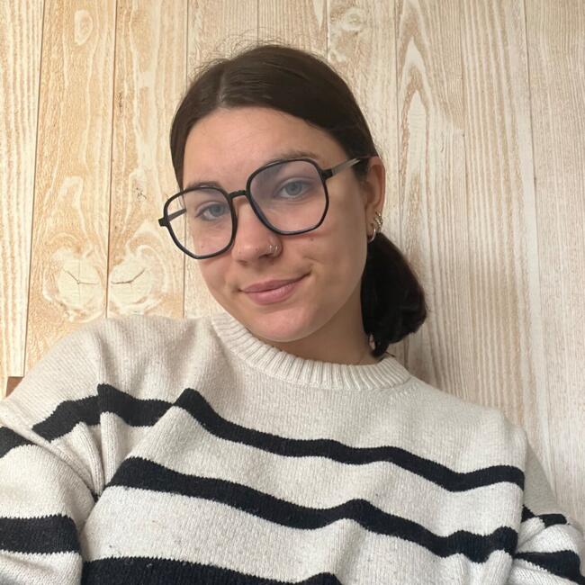 Babysitter in Saint-Genis-Laval: Laurine