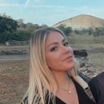 Babysitter in Saint-Quentin: Camille