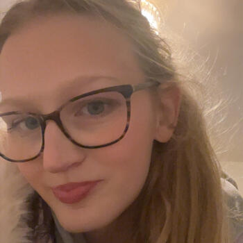 Babysitter Sale: Abi