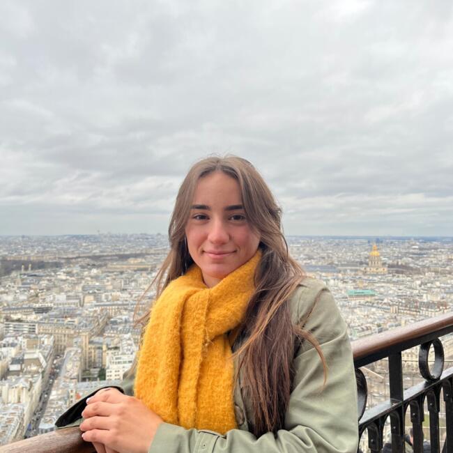Babysitter in Pau: Elise