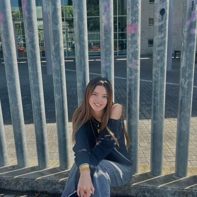 Babysitter in Bordeaux: Fanny