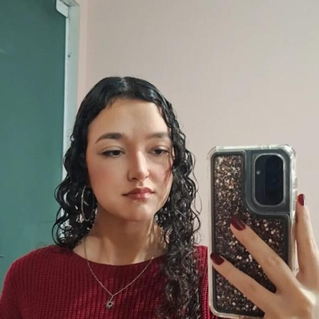 Babá em Blumenau: Larissa