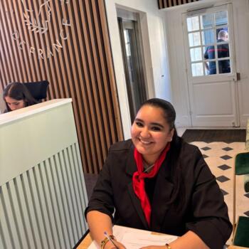 Baby-sitter in Colombes: Amel