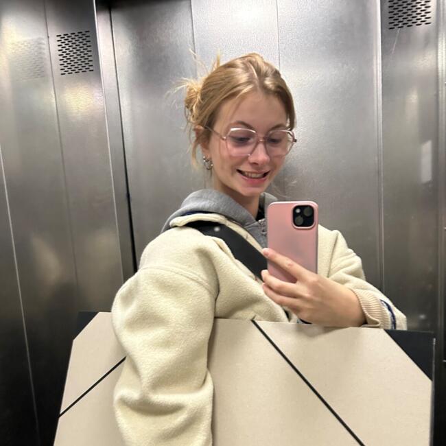 Babysitter in Paris: Violette