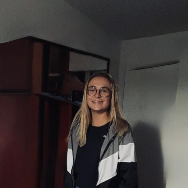 Babysitter in Saône: Emeline