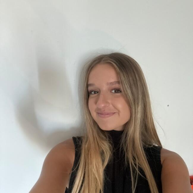 Babysitter in La Rochelle: Elisa