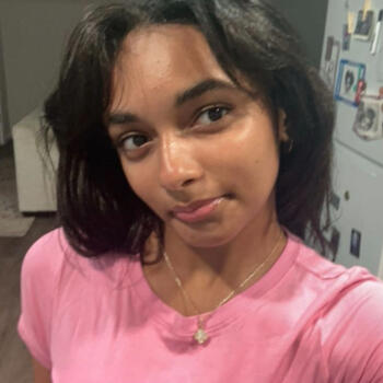 Babysitter in Rochester: Leila