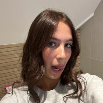 Babysitter Weybridge: Anna