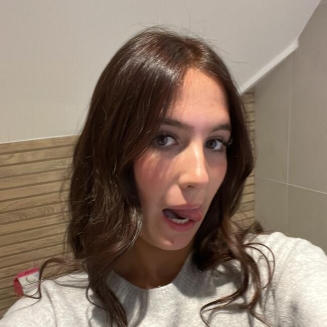 Babysitter in Weybridge: Anna