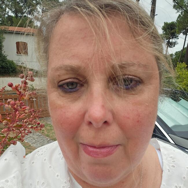 Babysitter in Saint-Médard-en-Jalles: Karine