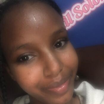 Baby-sitter in Calgary: Yostena