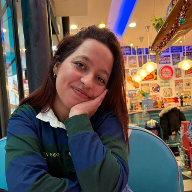 Babysitter in Almada: Ines