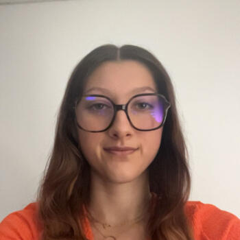 Babysitter Trois-Palis: Assia
