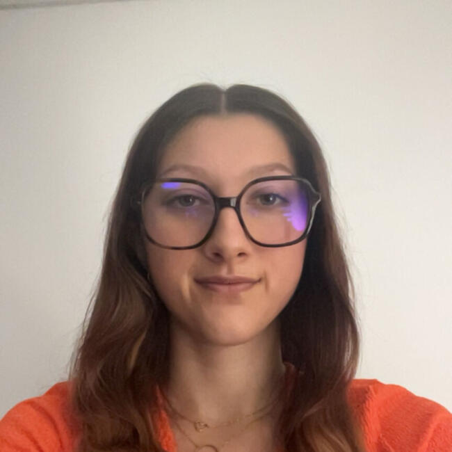 Babysitter in Trois-Palis: Assia