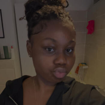 Babysitter in Pussay: Naelle