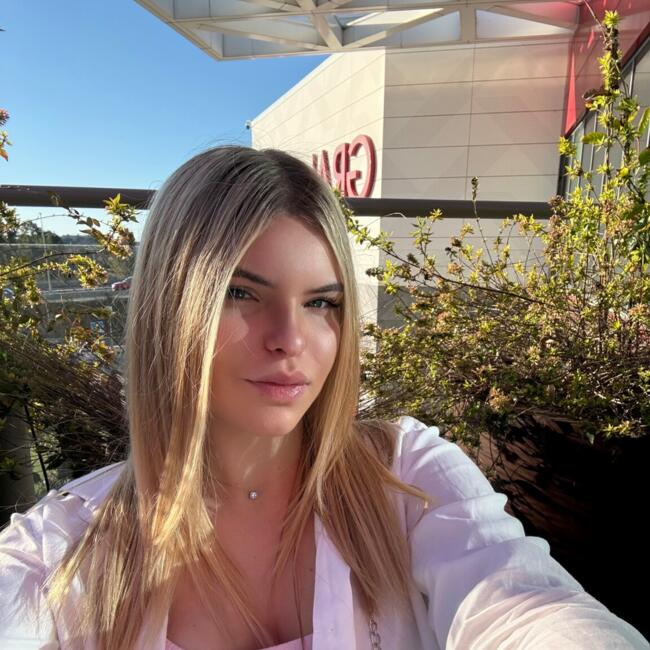 Babysitter in Rome: Giulia