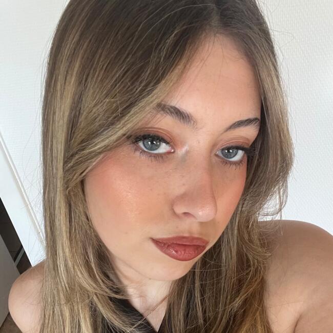 Babysitter in Écommoy: Lisa