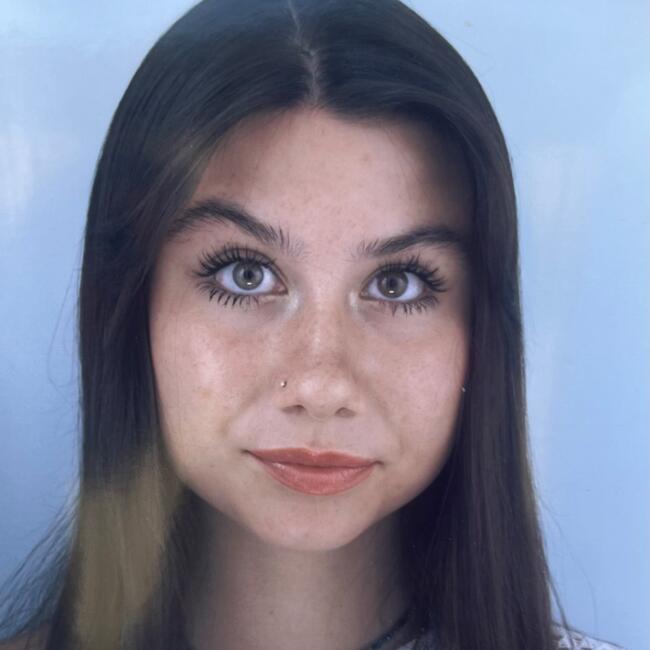 Babysitter in Agen: Laura