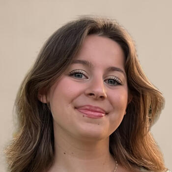 Babysitter in Paris: Alix