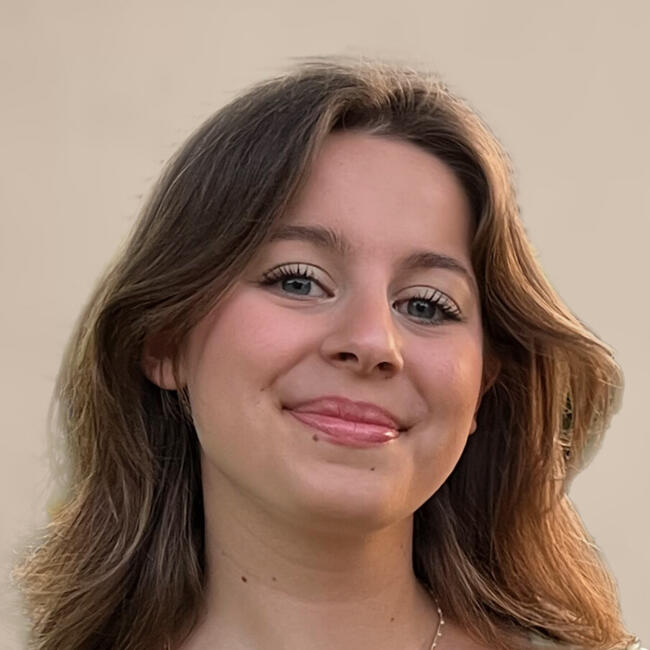 Babysitter in Paris: Alix