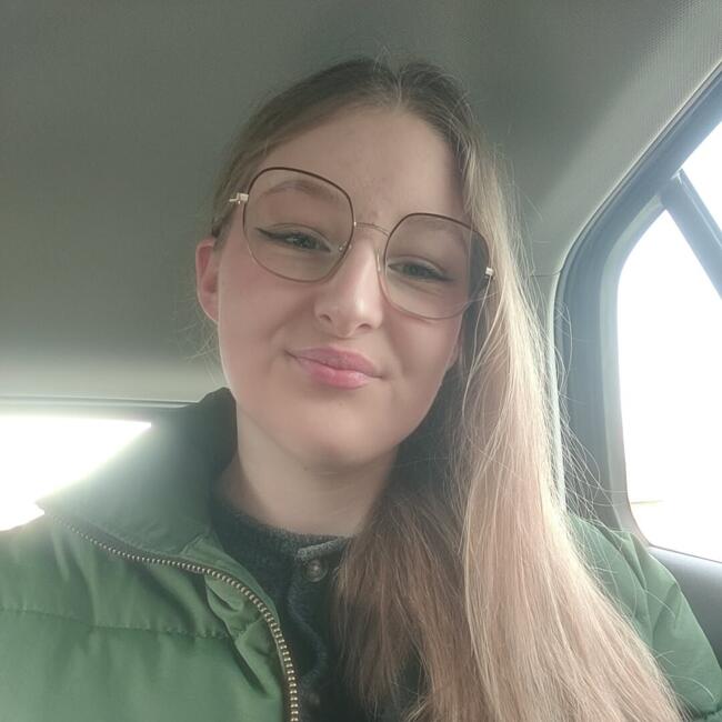 Babysitter in Javené: JULIETTE