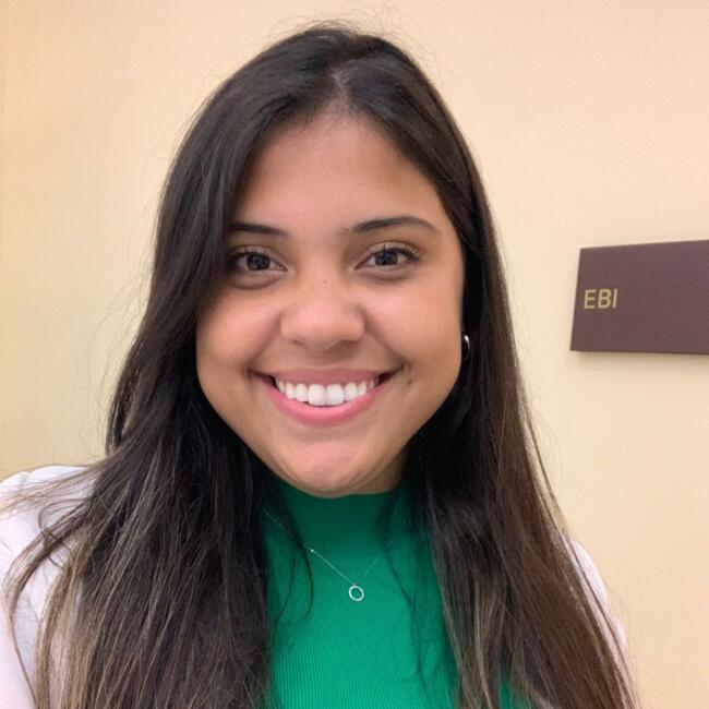 Babysitter in Curitiba: Rhadassa