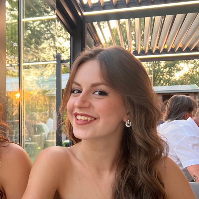 Babysitter in Telgate: Victoria