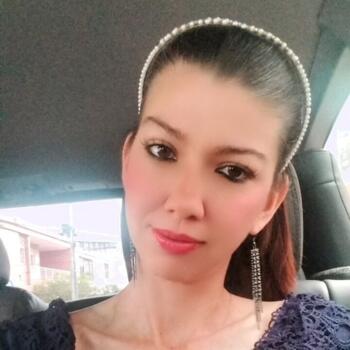 Babysitter in Floridablanca: Naddia Victoria