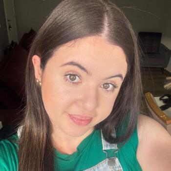 Babysitter in Palhoça: Emily