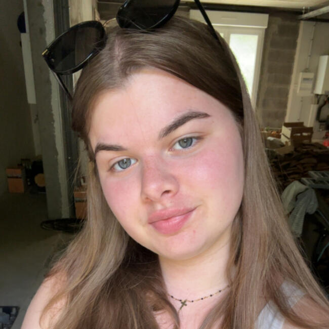 Babysitter in Vernou-sur-Brenne: Adeline
