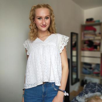 Baby-sitter in Loos: Angelina