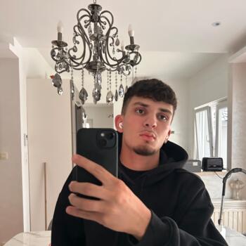 Babysitter in Sint-Jans-Molenbeek: Rayan