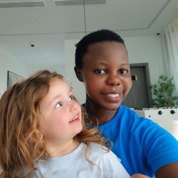 مربية أطفال في Jazīrat Abū Z̧aby: Namusuubo