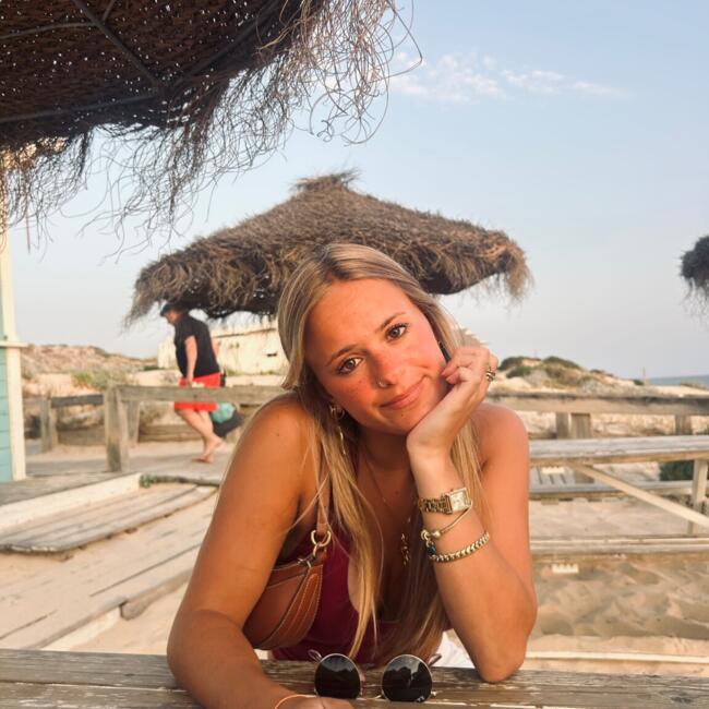 Babysitter in Cascais: Olivia