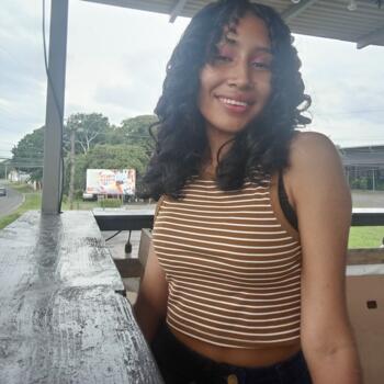 Niñera en David: Adis