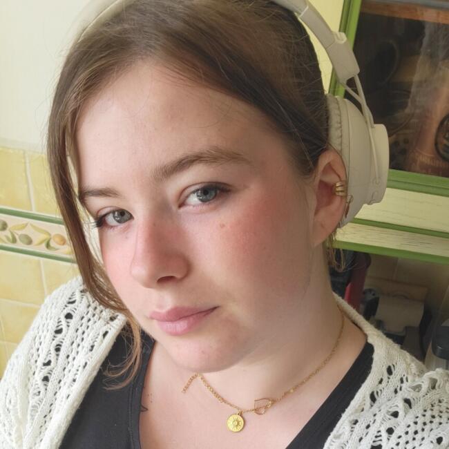 Babysitter in Montigny-le-Bretonneux: Emma