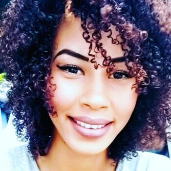 Babá em Curitiba: Larissa beatriz