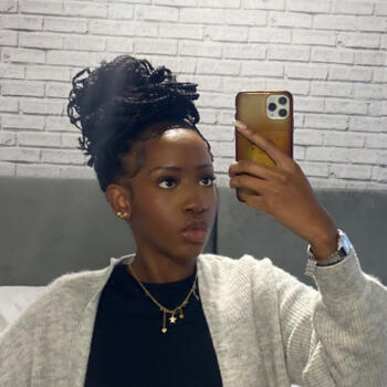 Babysitter in Paris: Elisha