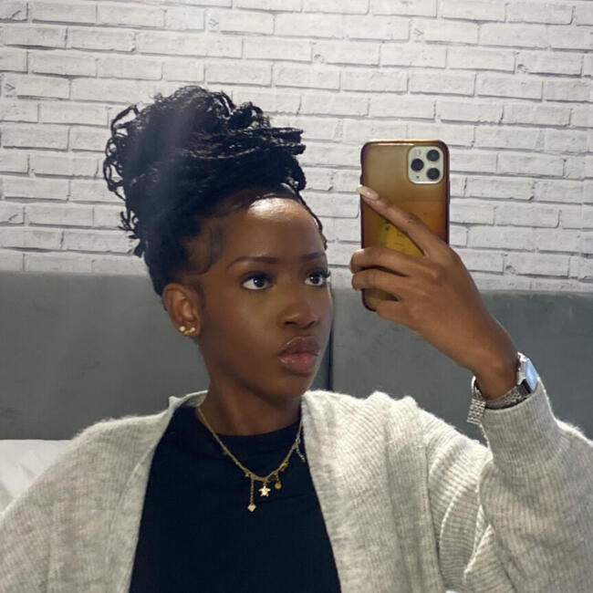 Babysitter in Paris: Elisha