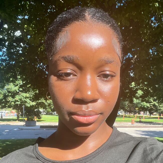 Babysitter in Hamilton: Esther