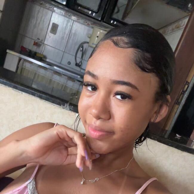 Babysitter in Salvador: Isabelle