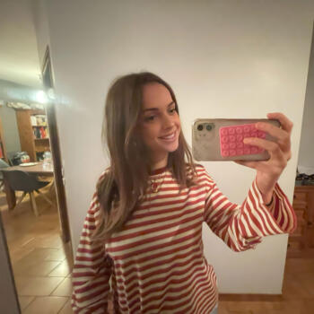 Babysitter in Craponne: Maya