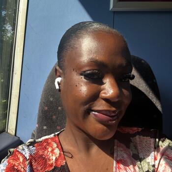 Babysitter in Basildon: Demonté ebony